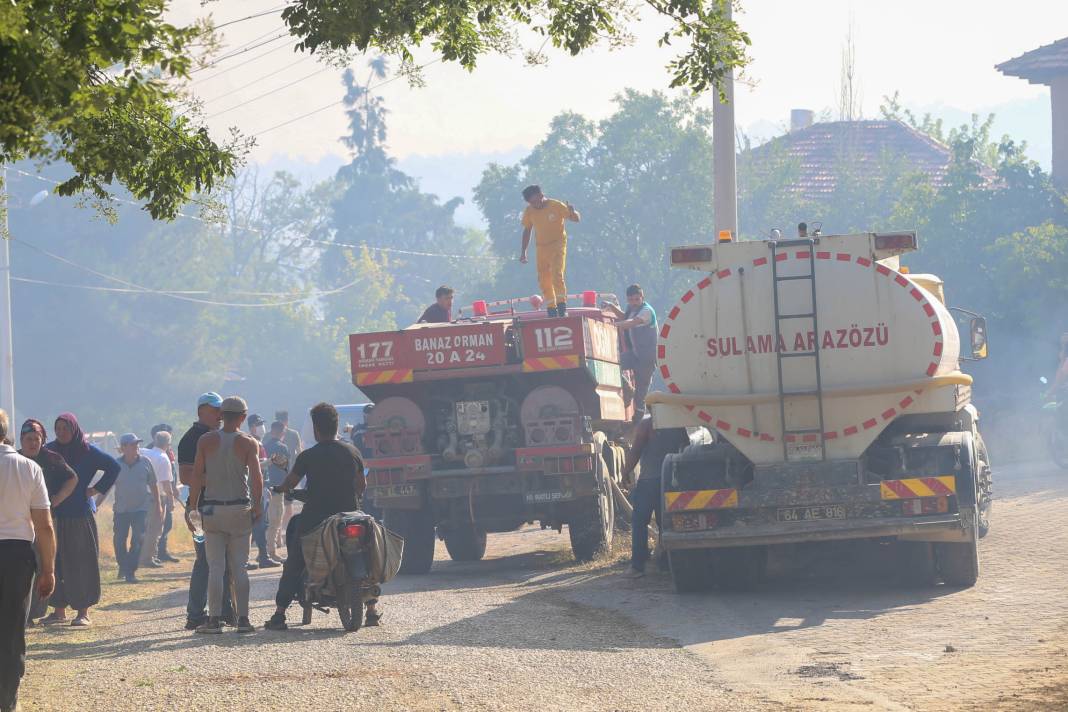 Uşak'ta orman yangını! Kızılcaören ve Kuşdemir köyleri arasındaki alan yanıyor 17